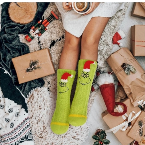 Dr Seuss Grinch Adult Sherpa Lined Grinch Santa Hat Sweater Knit Slipper Socks - Picture 10 of 16